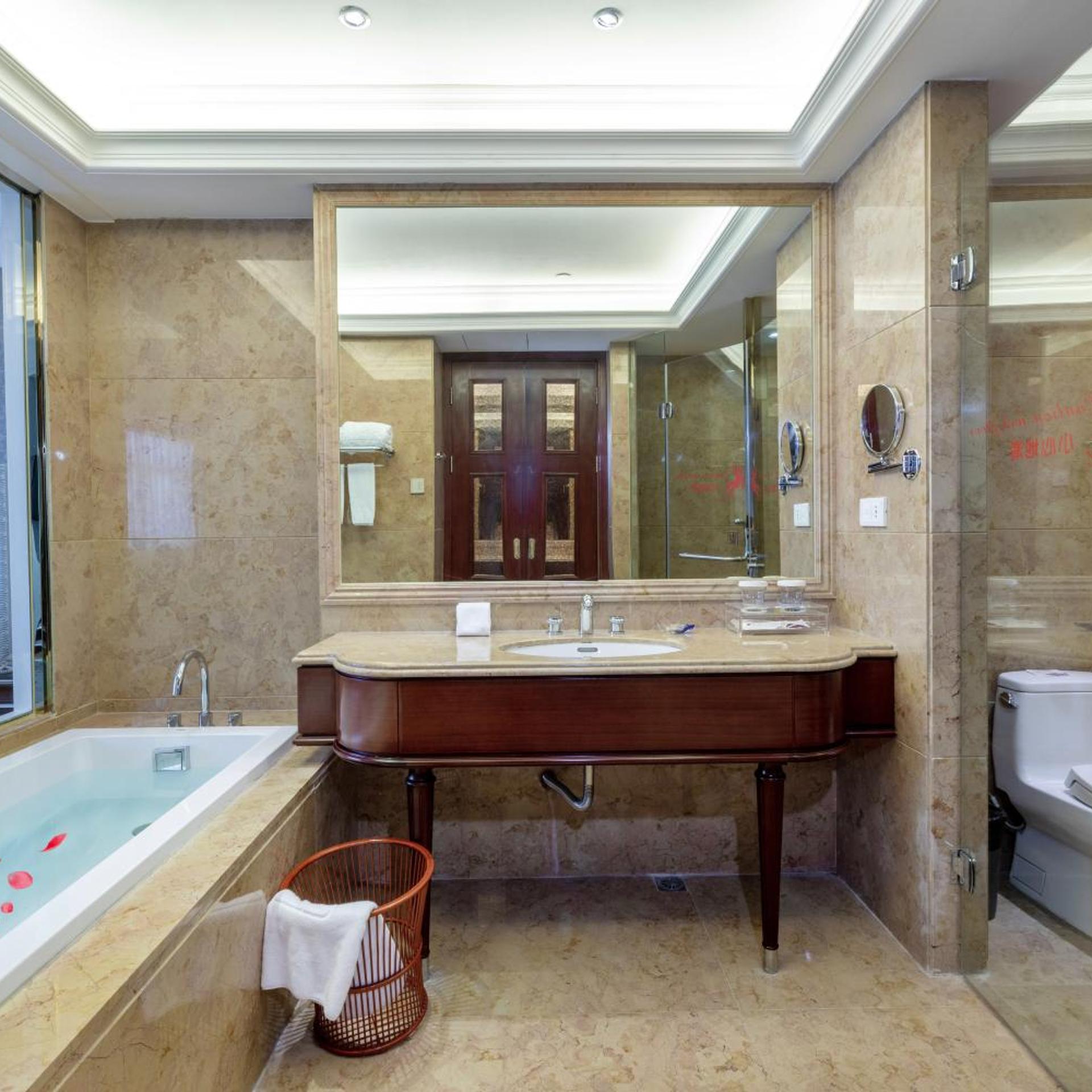 Yinquan Hotel 44/46