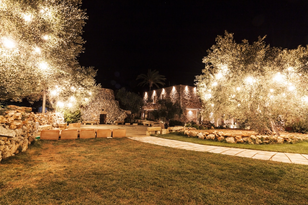 Montiro Hotel 39/48