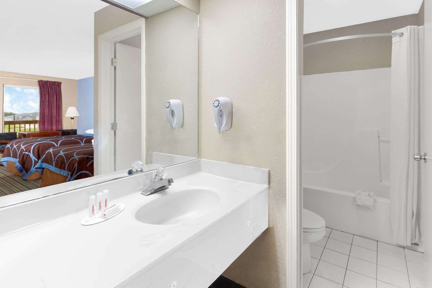 Super 8 by Wyndham Whiteville 12/12