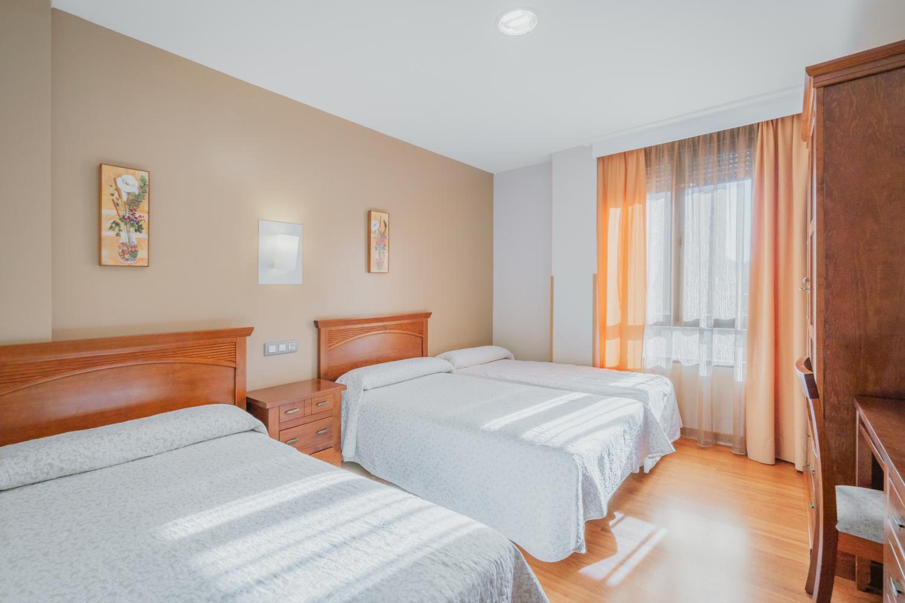 Hotel Reina Isabel 12/57