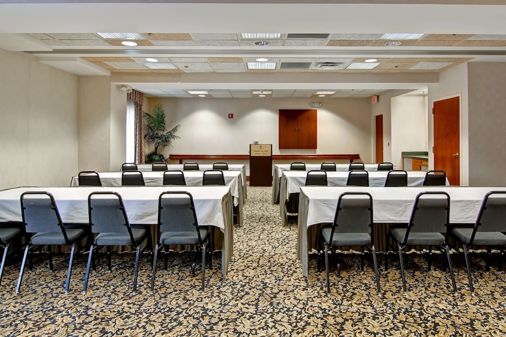Hampton Inn Suites Leesburg 54/60