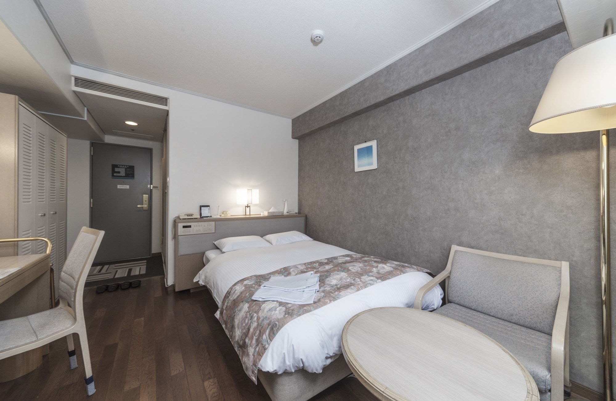 ROOM, DOUBLE BED