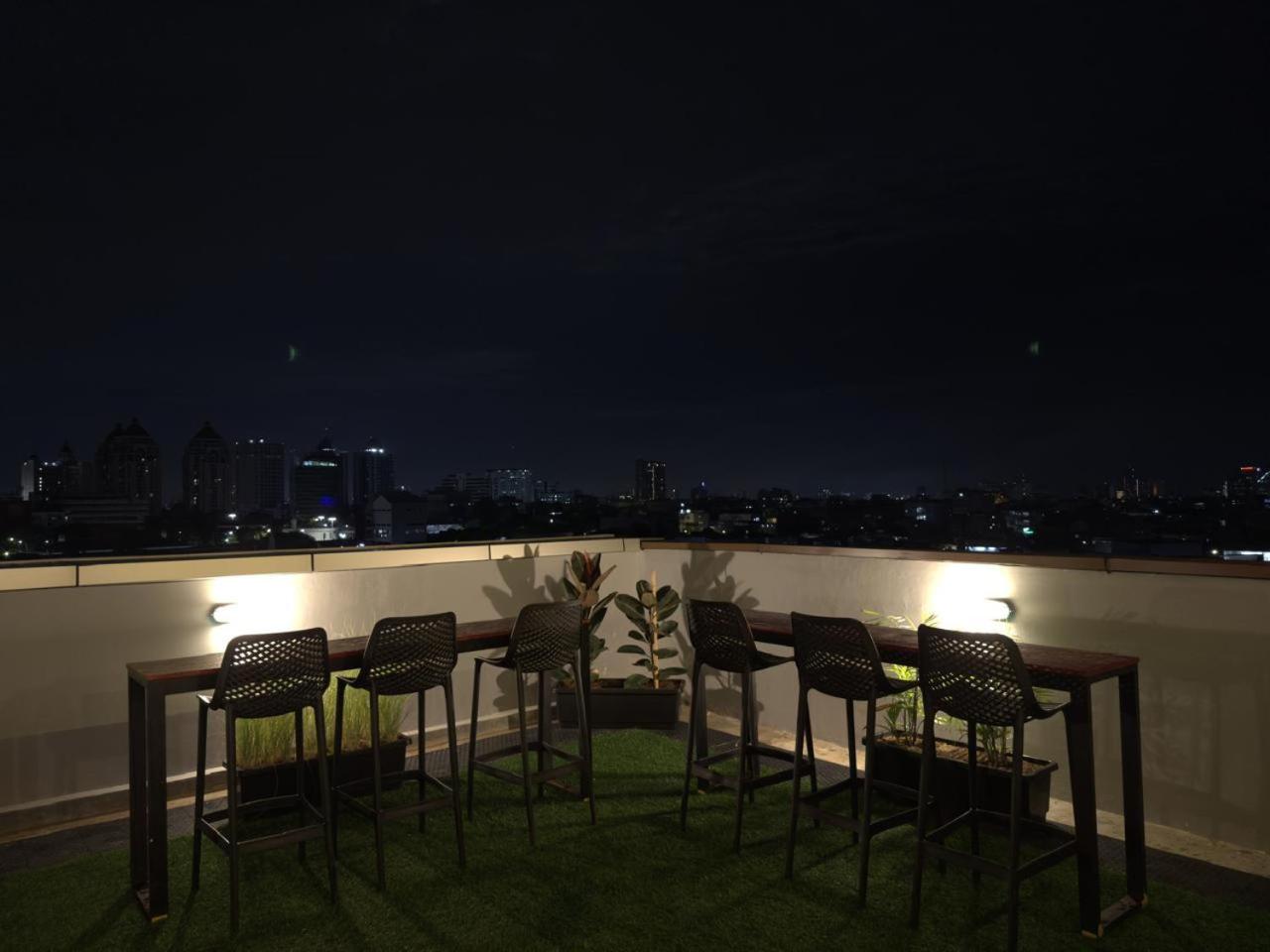 Hotel With OK 33/50