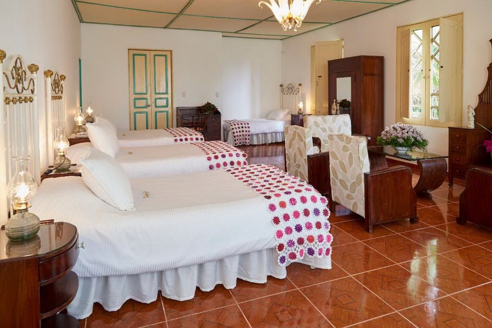 Finca Hotel Los Girasoles 5/50