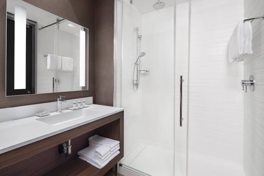 غرفة بسريرين كوين، AC Hotel by Marriott Lansing University Area 3/3