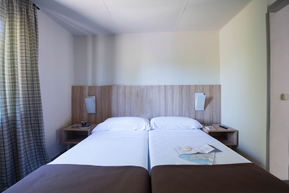 Standard, Twin Beds