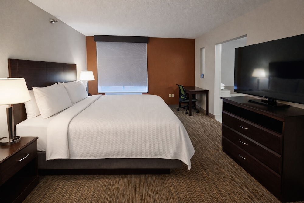 Suite, King Bed, Sofa, Jetted Tub