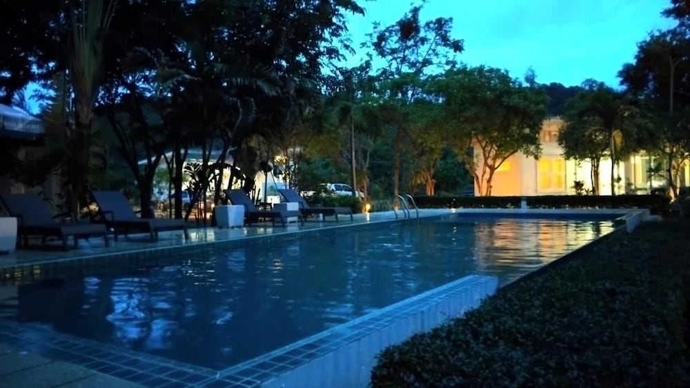 White At Sea Resort 42/42
