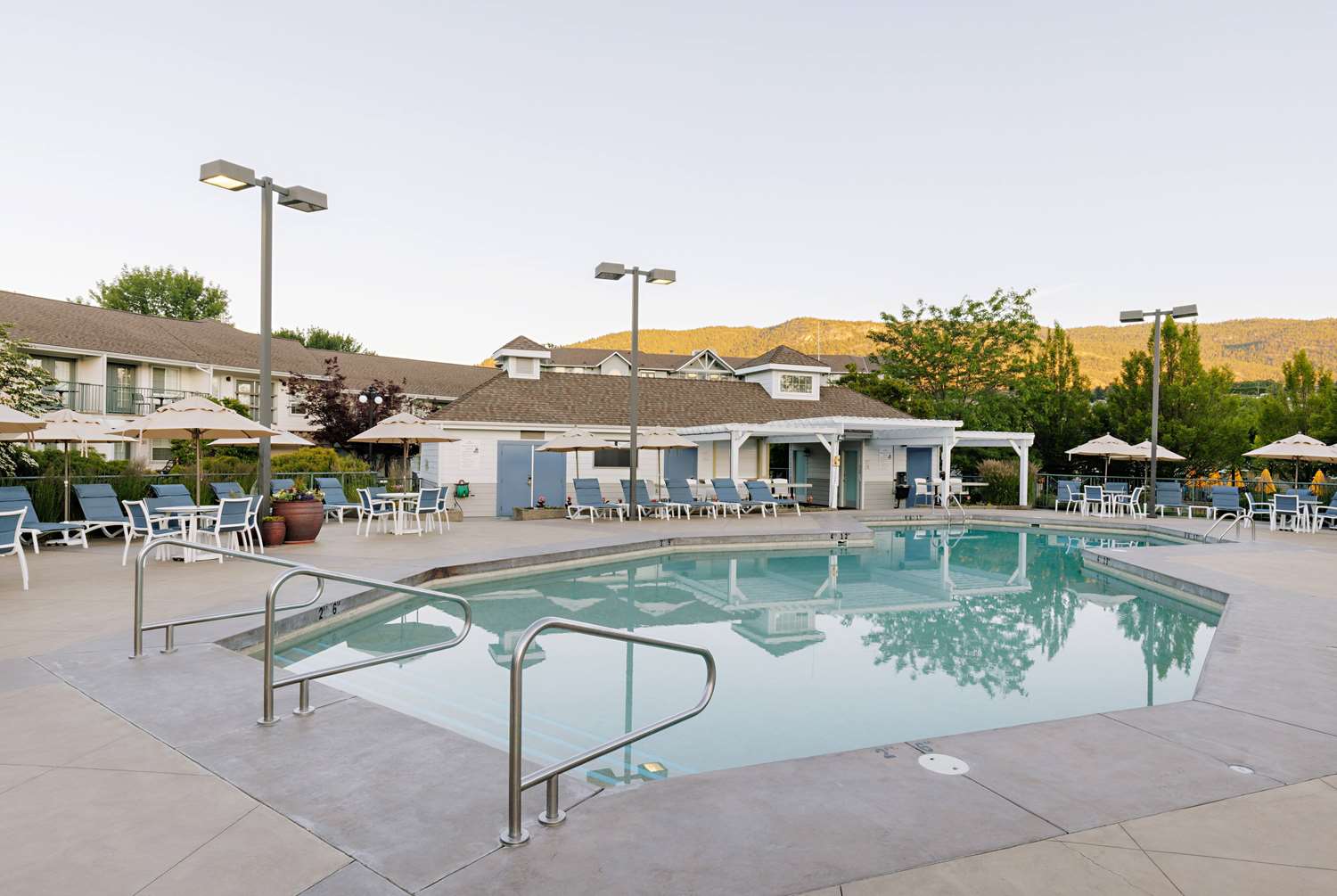 Balcomo, a Ramada by Wyndham 5/48