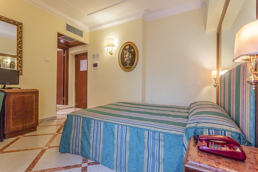 Raeli Hotel Floridia 13/24