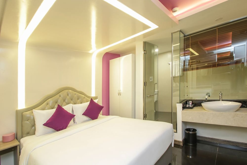 Cupid Hotel 14/72