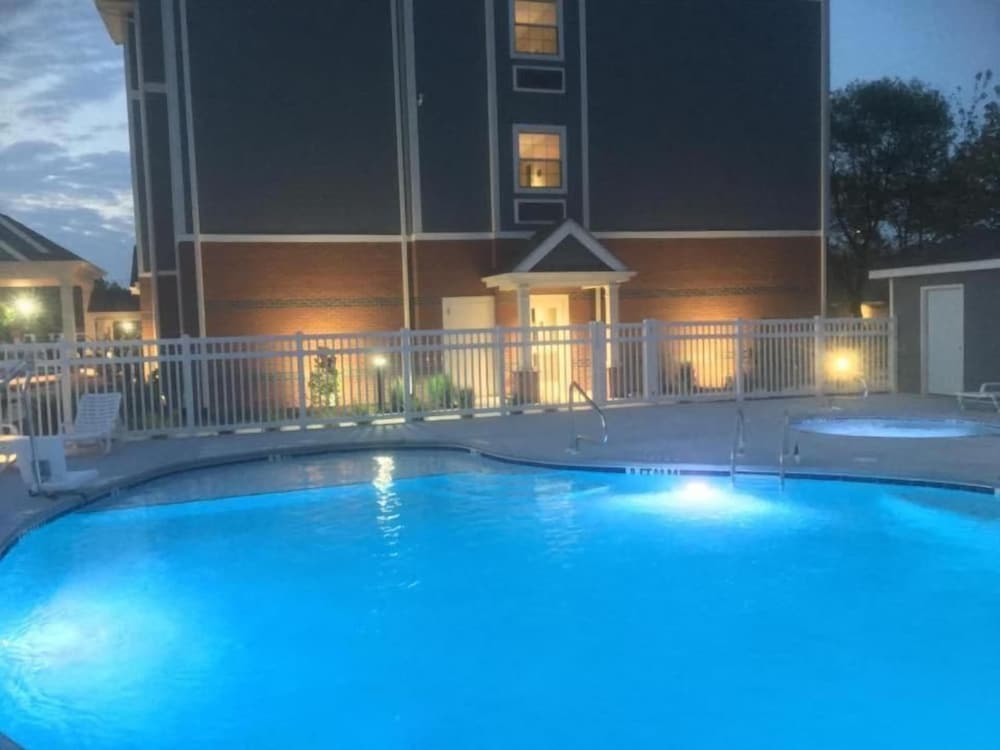 Bedtime Inn & Suites 1/28