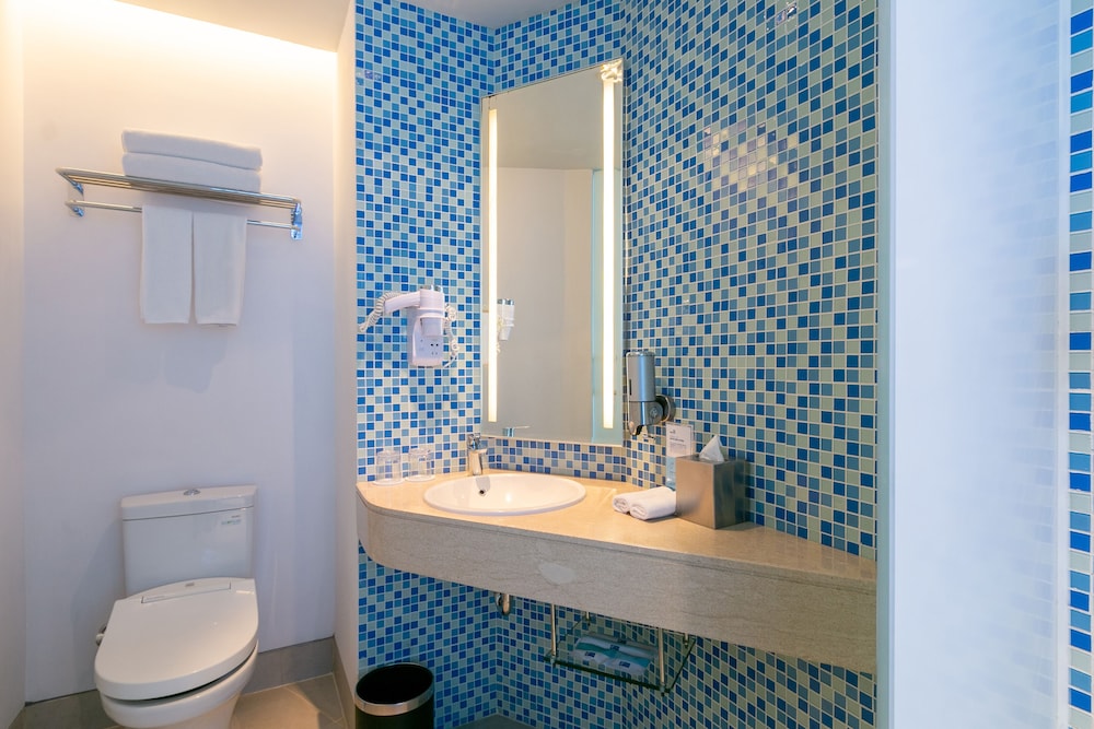 HOLIDAY INN EXPRESS BARUNA BALI 72/73
