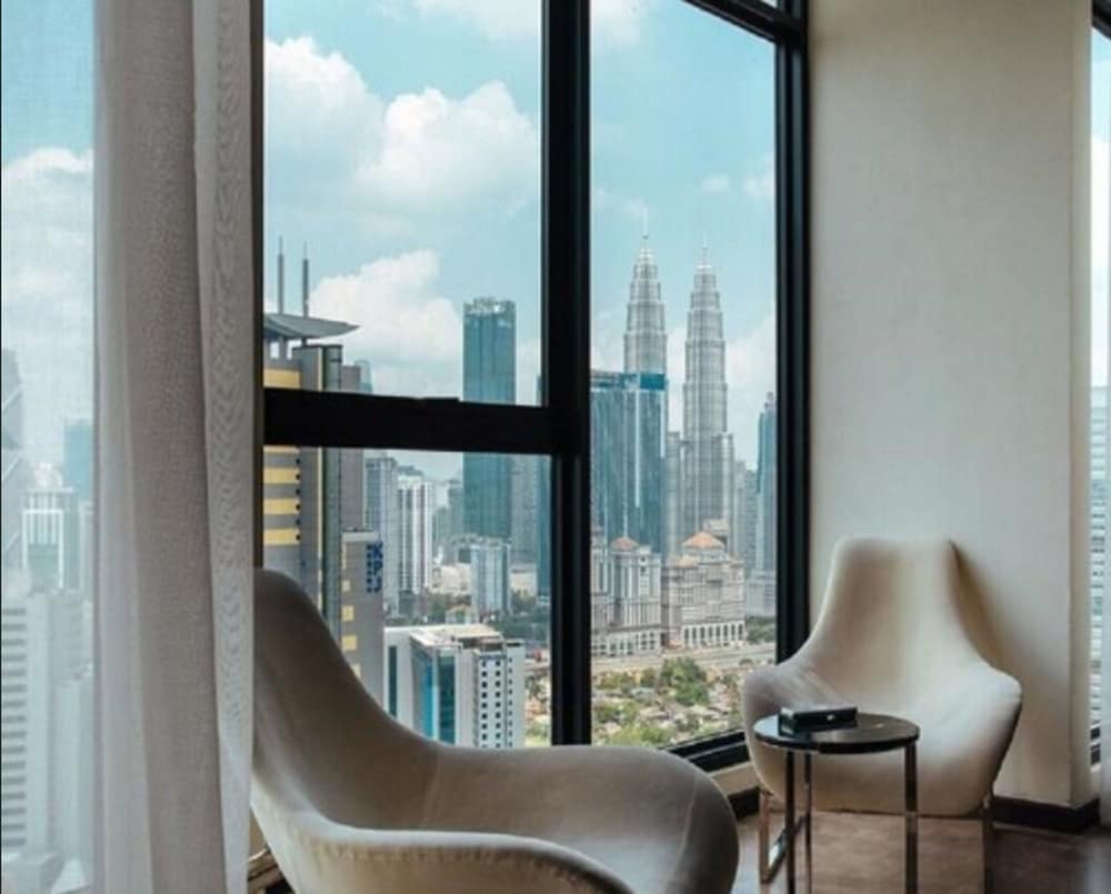 Expressionz Professional Suites by MyKey Global 38/50