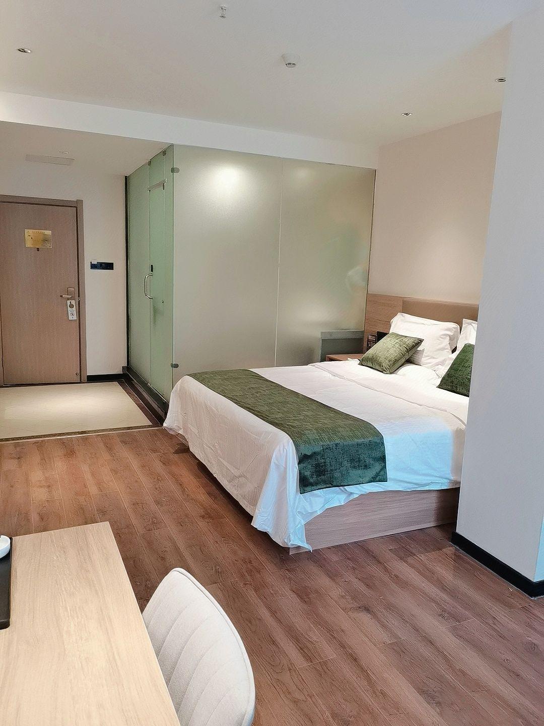 GreenTree Inn Shanxi Luliang Fengshan Road Central Park Express Hotel 15/48