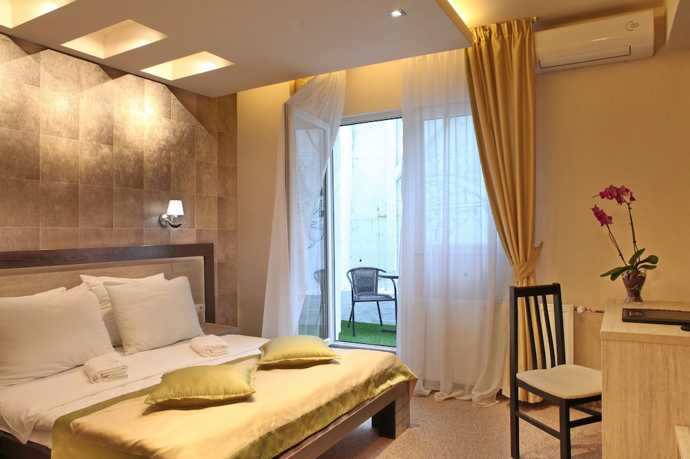 Garni Hotel Vozarev 23/67