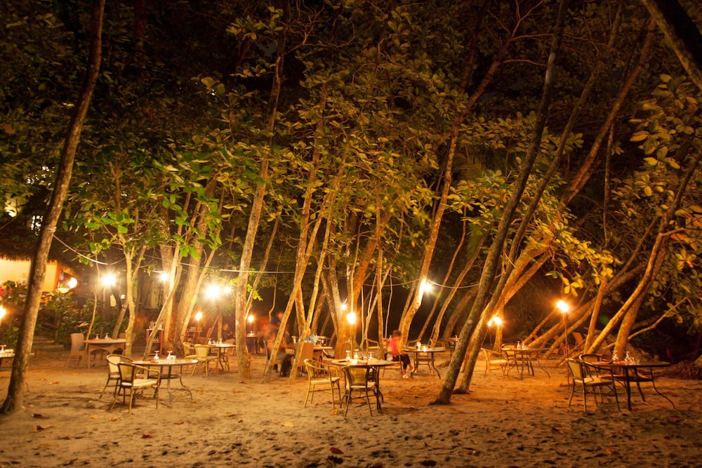 Arenas del Mar Beachfront & Rainforest Resort 71/75