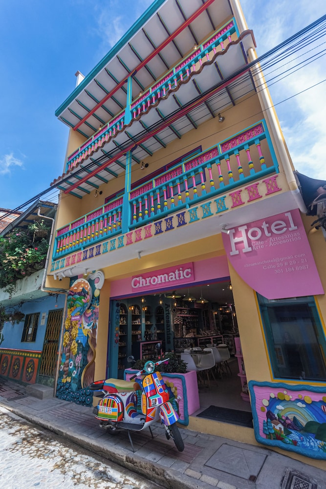 Hotel Chromatic 4/50
