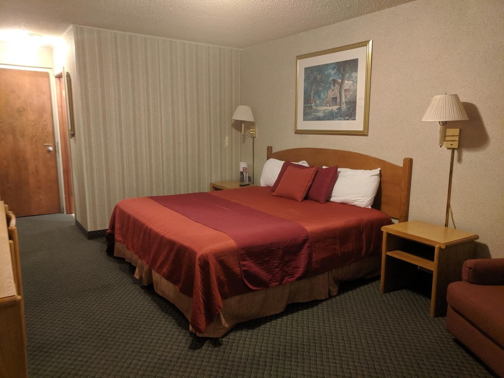 Red Carpet Motel 13/50