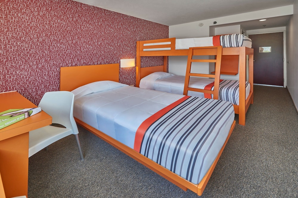 Room, 3 Beds