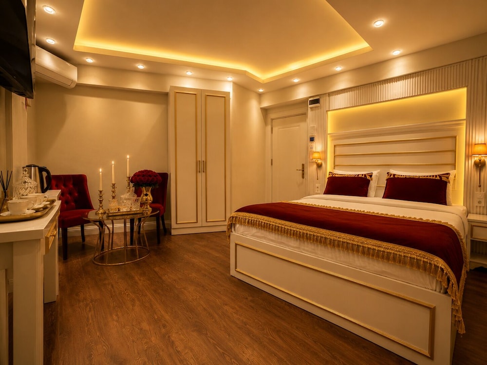 Basement, Queen Bed