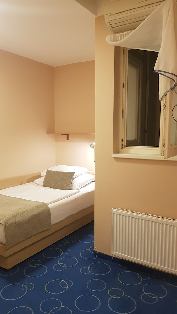 Amarilis Jerome Hotel 10/57