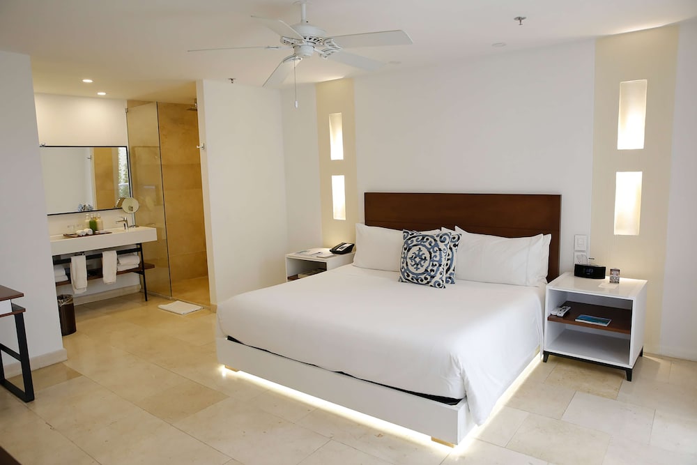 SUPERIOR, KING BED