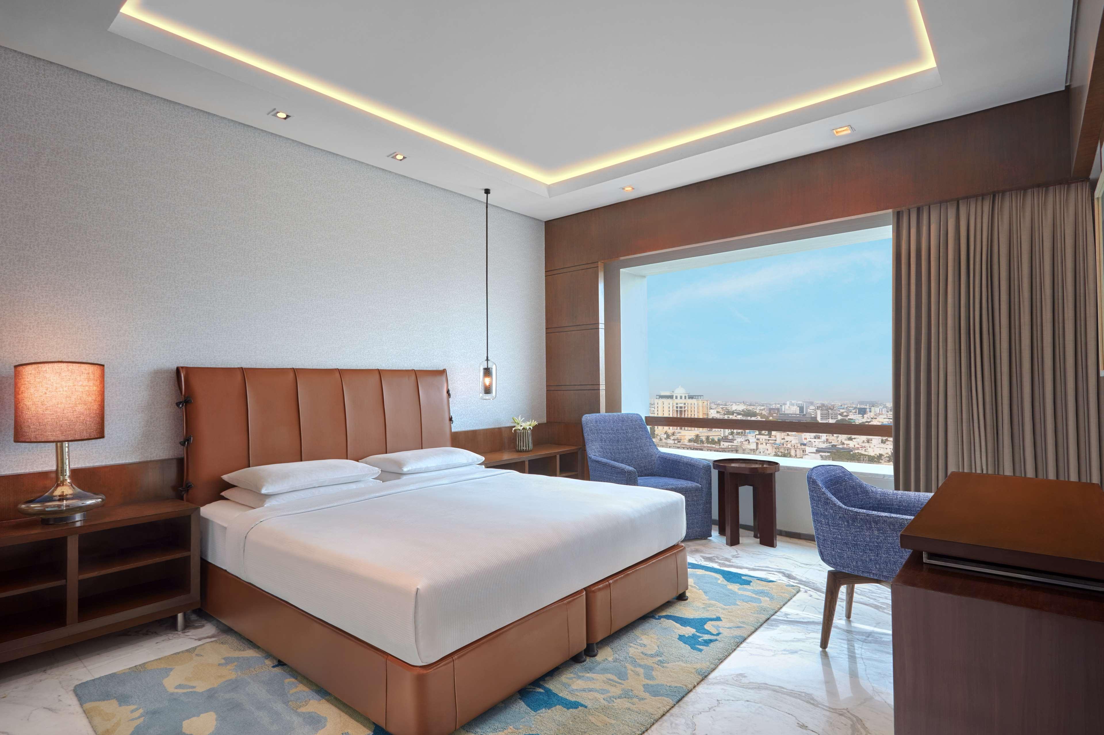 Executive, Suite