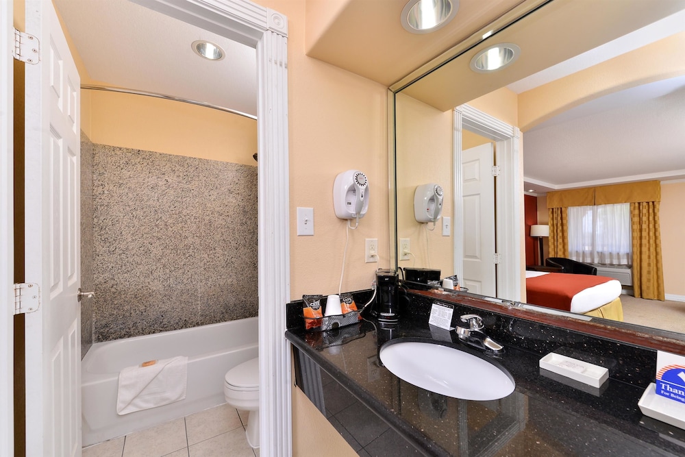 Americas Best Value Inn Angleton 12/21