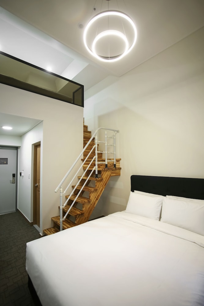 Blue Story Hotel 8/36