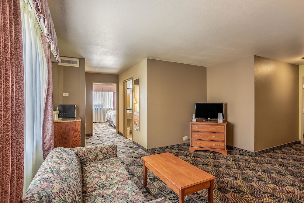 Quality Inn & Suites Hannibal West 11/40