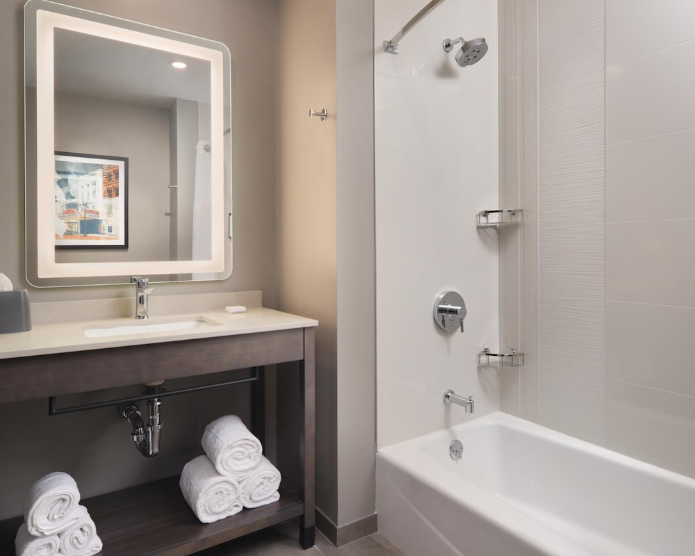 Hyatt House Schenectady / Mohawk Harbor 44/46