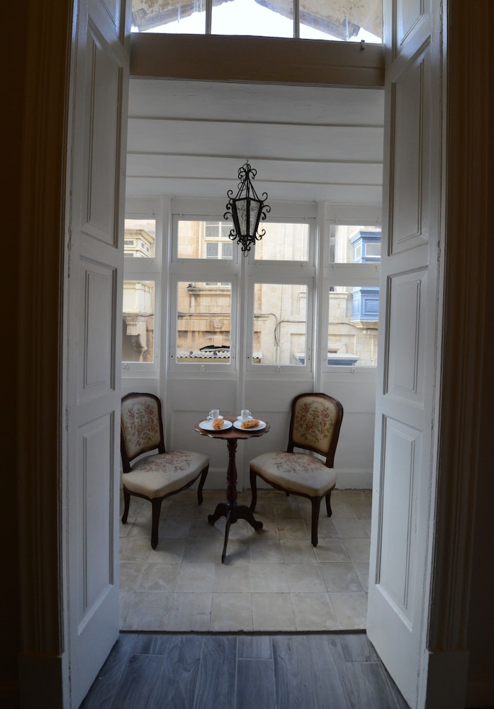Paulos Valletta 26/50