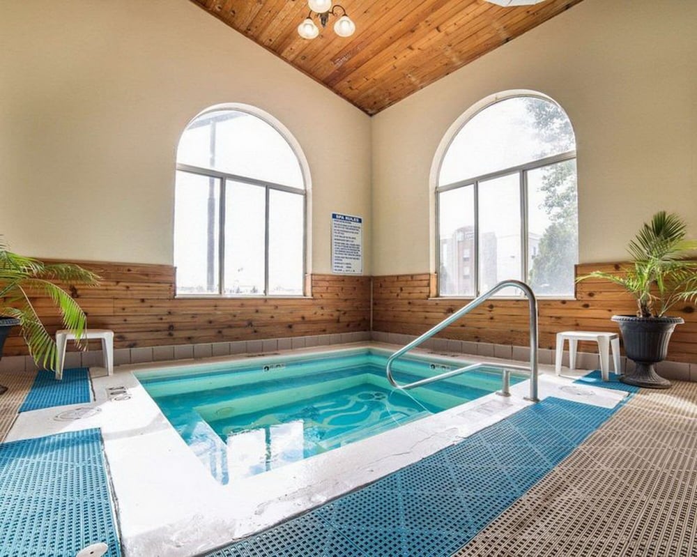 FairBridge Inn and Suites Glendive (ex Comfort Inn) 13/30