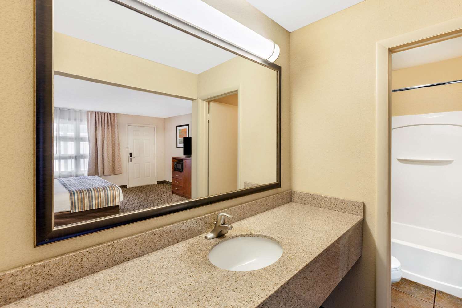 Baymont by Wyndham St. Ignace Lakefront 54/54