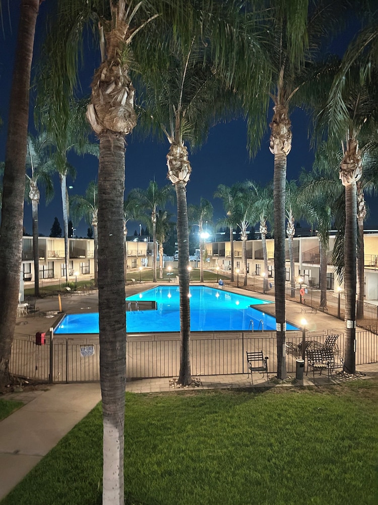 Valley Inn 46/59
