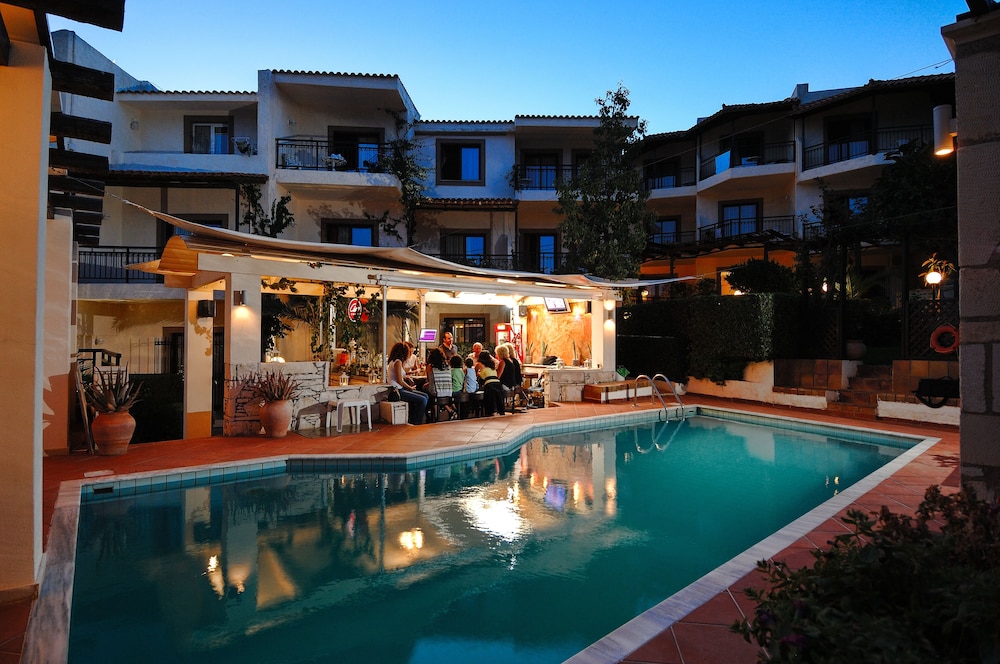 Eva Mare Apartments 71/75