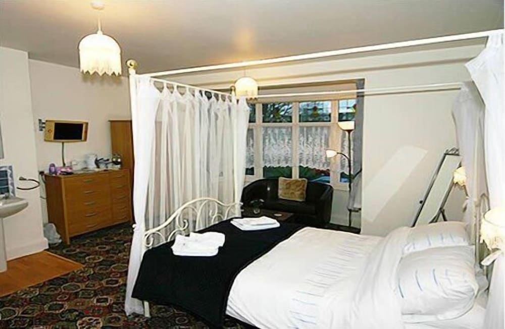 Lyndsay Guest House 11/50