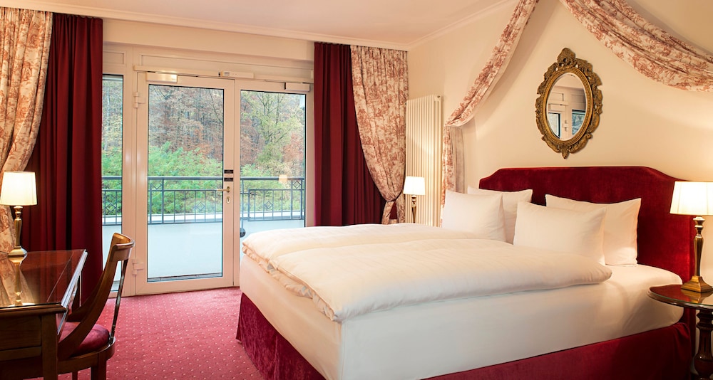 Deluxe, Single Bed, Hill View