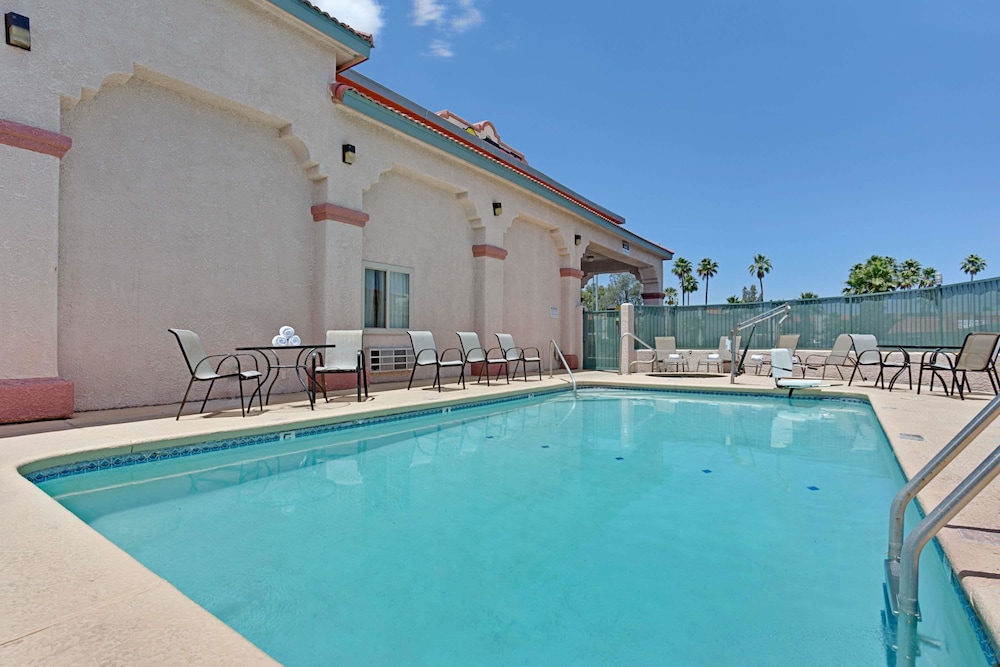 Super 8 By Wyndham Tucson Downtown Convention Center 13/22
