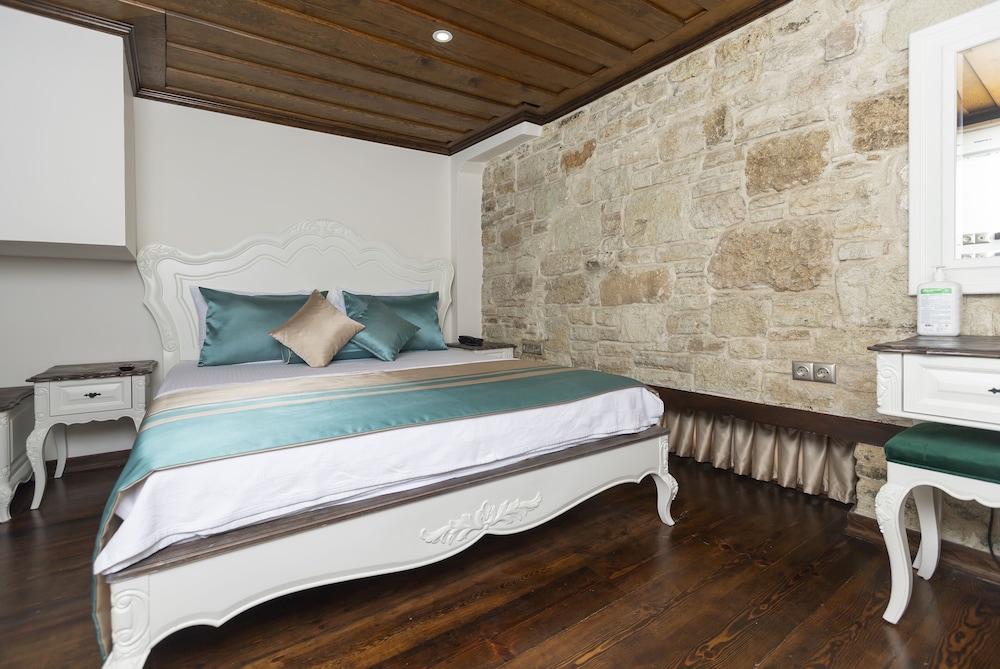 Marina Foca Hotel 25/50