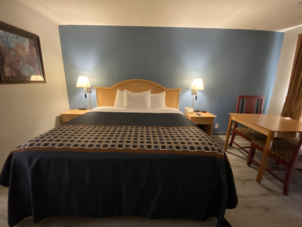 Econo Lodge Branson Theater District 17/40