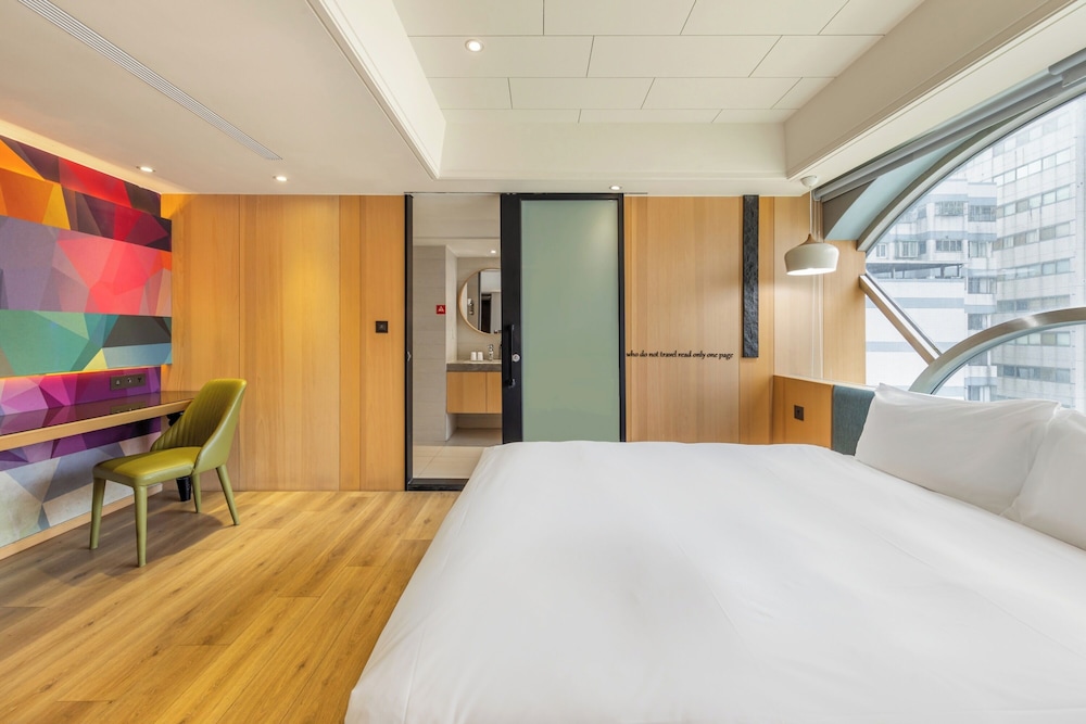 SUPERIOR, DOUBLE BED, BATHTUB