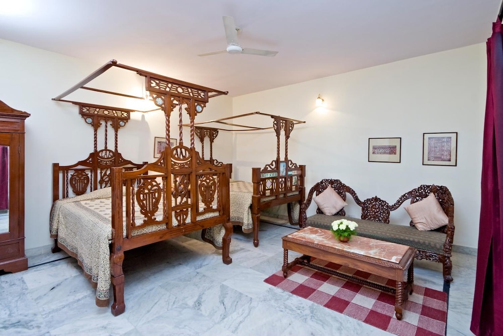 Mandawa Haveli 29/70