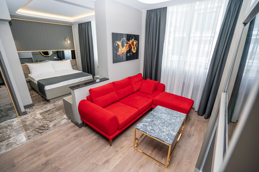 216 Ruby Suite 30/43
