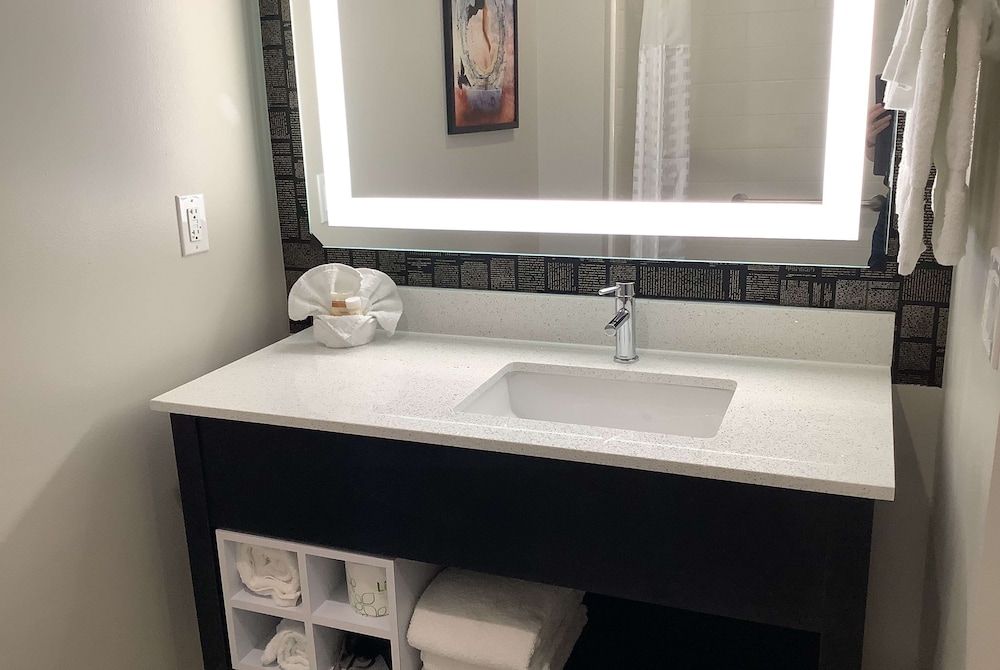 La Quinta Inn & Suites by Wyndham Corpus Christi Southeast 56/56