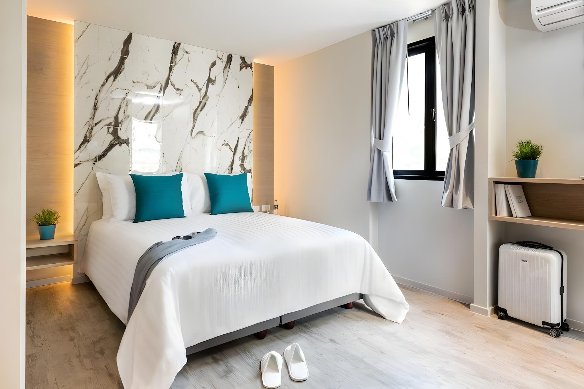 2 Bedrooms, Suite, 1 Queen and 1 Single Bed