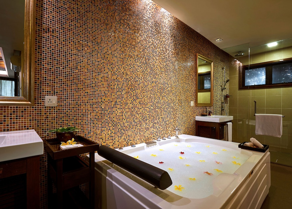 The Taaras Beach and Spa Resort 50/50