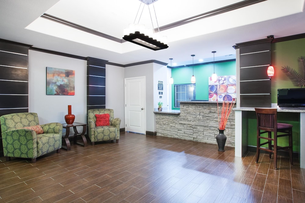 Super 8 by Wyndham Carthage TX 5/24