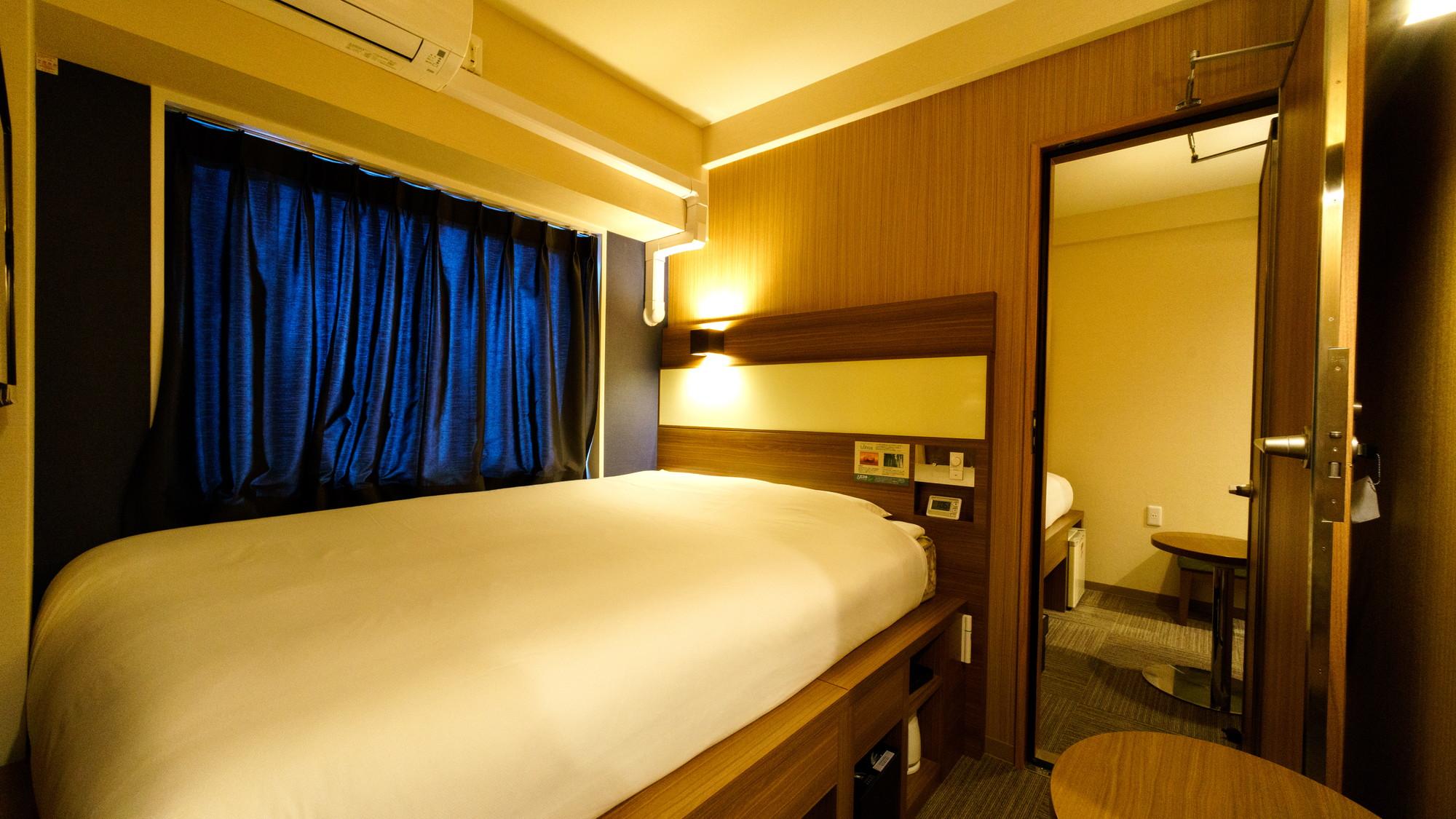 Connecting, Standard, Double Bed
